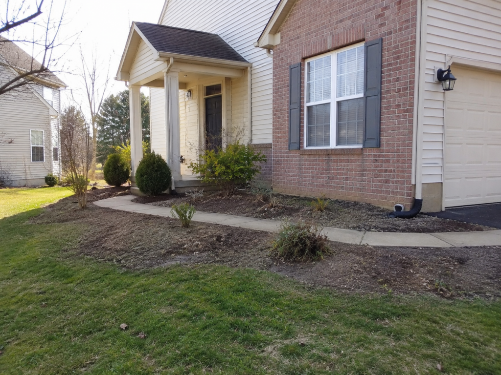 Plain front landscape bed before design updates